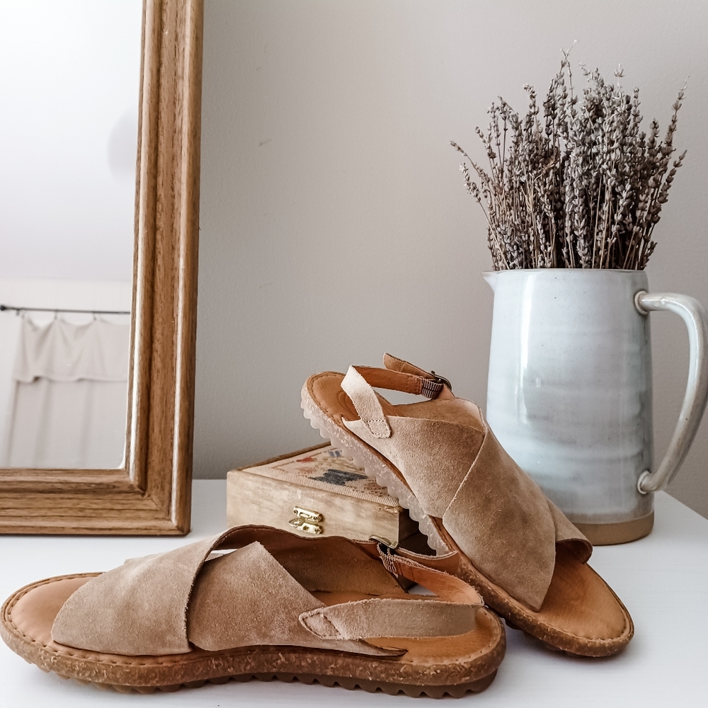 BORN | Leather Criss-Cross Slingback Sandal